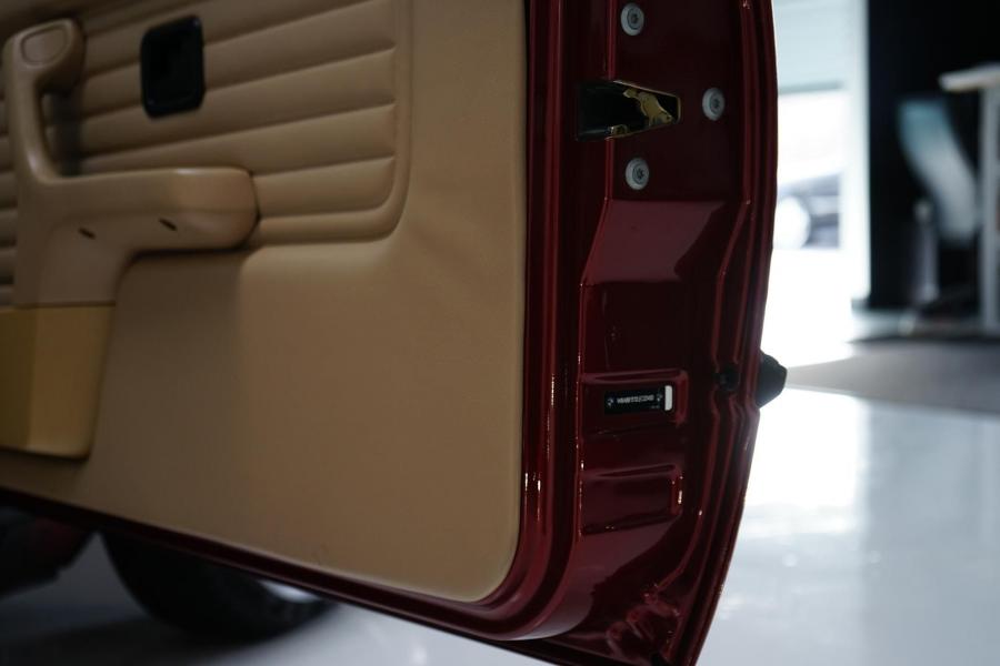 Детали интерьера BMW 325i Convertible (Calypso Red) 1990 года  (фото 125 из 190)